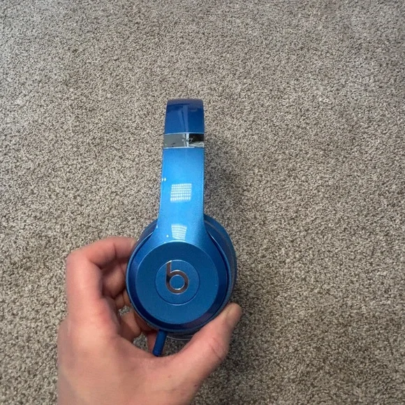 Beats by Dr. Dre Solo2 Over the Ear Headphones Blue with Case - Picture 7 of 8